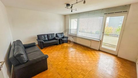 This apartment in Hanover offers everything your heart desires. The excellent infrastructure with doctors, schools and shopping facilities makes the location ideal. The 55 m² of living space offer spacious, bright rooms to feel good. A basement room,...