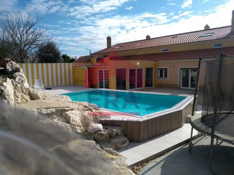 5 bedroom villa on a 4587sqm plot. Located in a quiet village, with several trails and pedestrian paths allowing proximity to nature, just 7km from Lourinhã and 9km from the beaches of the Silver Coast. With two bedrooms on the ground floor and 3 bed...