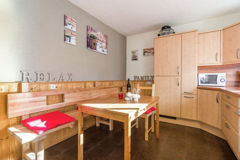 Cette grande maison de vacances indépendante pour un maximum de 8 personnes est située dans un endroit central et ensoleillé sur la route principale menant à Leogang dans le pays de Salzbourg, à environ 3 km du centre-ville et directement dans le dom...