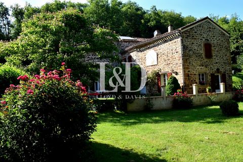 5 minutes from the picturesque village of Monestié, 9 km from the famous village of Cordes-sur-Ciel, 20 minutes from Albi, 80 minutes from Toulouse, this building of 286 m2 is an old mill completely renovated with quality materials in a small corner ...