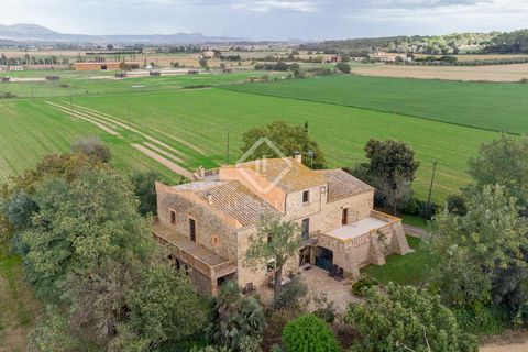 This traditional Catalan country house dates back to the 18th century and is located in one of the most exclusive areas of the Baix Empordà, within the renowned Golden Triangle, surrounded by cultivated fields, forests and the main medieval towns in ...