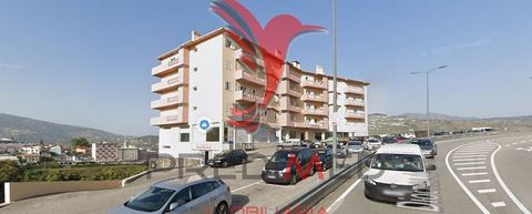 Hello Peso da Régua is a friendly Portuguese city, belongs to the District of Vila Real and with about 15,000 inhabitants and bathed by the Douro River. Currently we have available for sale in this city a 3 bedroom apartment, just 5 minutes from the ...