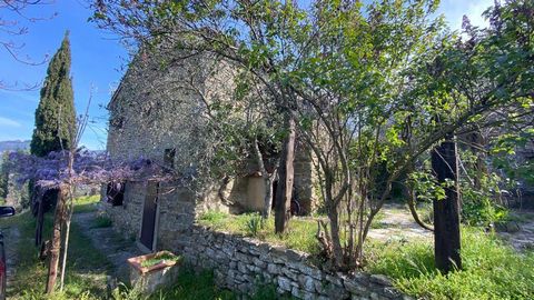 CORTONA (AR), vicinity: in a panoramic position with view of Cortona, stone farmhouse on 2 levels, dating back to the 14th century, completely renovated, totalling approx. 150 sqm composed of: * Ground floor: living room and bedroom/study with bathro...