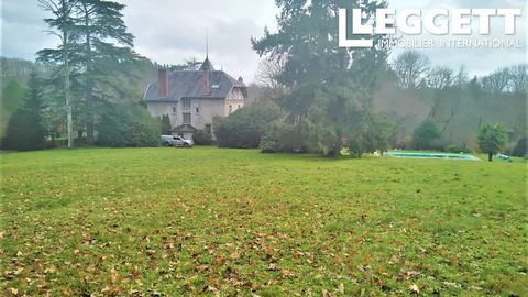 A18126KRB87 - This unique property occupies a prominent position in the village of Gue de La Roche on the river Vienne. With 7 bedrooms and 4 bathrooms, all of character and generously proportioned, it offers splendid accommodation over 3 floors . Wi...