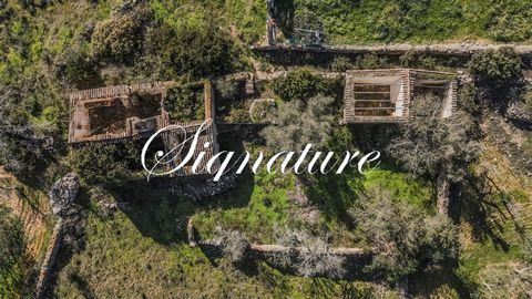 Located in Boliqueime. In a very nice area of Boliqueime , very quiet , very green, very private , 2 plots , one of 2809 m2 and another one of 1437 m2. On those 2 plots you can find 2 ruins for which there is a building permission of 300 m2 each. The...