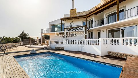 This fully refurbished 5-bedroom villa is situated in an elevated position with stunning sea views , close to Faro in the Algarve. Built over three floors, on the main level, this fantastic property offers a fully fitted kitchen, a bright, sunny loun...