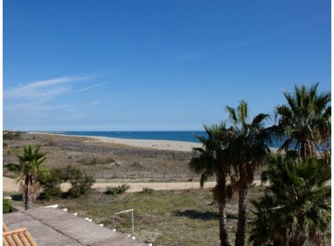 An apartment by the sea, in Saint-Cyprien where calm and relaxation are combined. The Bulle de Mer residence is connected to nature and perfectly integrated into its natural environment. You will enjoy the zen on the lagoon side or the blue of the ho...