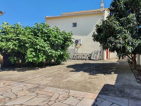 House transformed and adapted for commerce, with basement, terrace and garage. Inserted in an area of villas, with easy access to all kinds of services and commerce. In the basement: - Open space division with 59m2 with windows and garage access door...