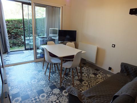 Make the purchase of a rather large apartment for a completely renovated one-bedroom apartment with a 40 m2 garden on the ground floor in the town of Barbotan les Thermes 32150 The tranquility of the occupants is guaranteed by the double glazing. The...