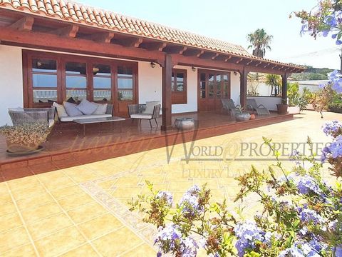 Luxury World Properties is pleased to offer this stunning villa in Los Gigantes, outside the tourist area but not far from Guia de Isora and Puerto de Santiago. The villa with 3 bedrooms and 3 bathrooms (2 of them en suite) reflects an ideal union be...