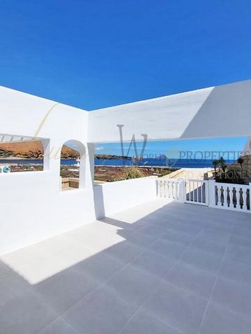 Luxury World Properties is pleased to offer a modern and renovated apartment with incredible views in Costa del Silencio, Amarilla Bay complex. The apartment is located on the ground floor, has a living area of 70 m2 and is divided into a living-dini...