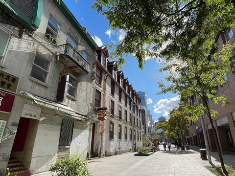 Prime location! Heritage semi-commercial building located on the vibrant pedestrian walkway, De La Gauchetière that crosses through the tourist site, Chinatown with a nice backyard in the heart of downtown Montreal. The commercial spaces over 2 stori...