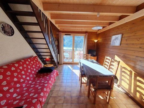 This first floor one bedroomed duplex apartment is in an ideal location just a few metres from the Braitaz gondola and the centre of the village. Built in 1986, the apartment includes entrance, living room with kitchenette and access to the South fac...