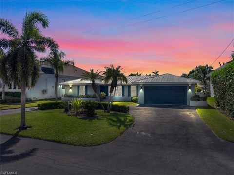 Step into the Florida living with this fully remodeled 3-bedroom, 3-bathroom home, nestled in the heart of Naples and offering an idyllic waterfront setting. This immaculate property is a true boater's paradise, where every detail has been carefully ...