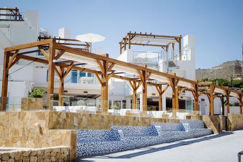 Le complexe de luxe, situé directement sur la côte de la Costa Blanca, se compose d'appartements de haute qualité meublés de façon moderne pour 4 et 6 personnes, combinés avec le caractère méditerranéen, par exemple, un beau sol en marbre et une déco...