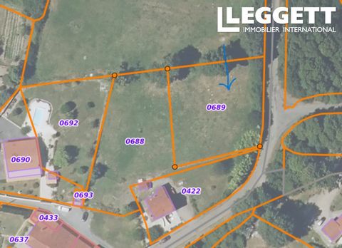 A24063TSM16 - This plot of 1555m² is near to the towns of Confolens and Chabanais and has a CU. Information about risks to which this property is exposed is available on the Géorisques website : https:// ...