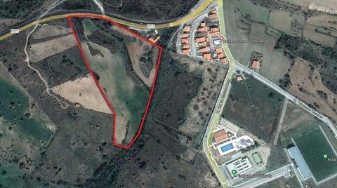 Rustic Land in Miranda do Douro. Property with approximately 4.5ha at the entrance to the city of Miranda do Douro. Walled and bordered by a stream and the National Road 221. With 3 different entrances, well and a stream that crosses the land. It has...