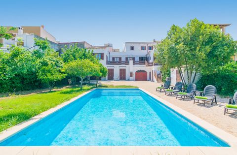 Majestic two-storey town house located in Capdepera, where 6 guests will find a great private pool and beautiful views to the town and the mountains. The panoramic view to the town is amazing since it allows you to admire even the ancient castle of C...