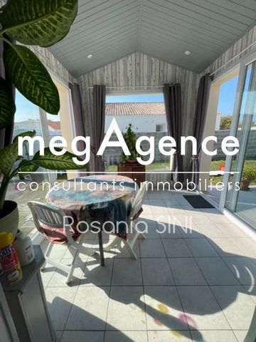 MEGAGENCE Rosania SINI and Yvan TOZZI offer you this single storey house of 89 m2, completely renovated and close to all amenities in Talmont Saint Hilaire. It consists of: an entrance, a very bright fitted and equipped kitchen opening onto the livin...