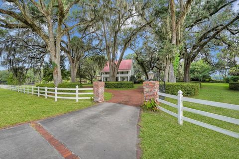 ***WEDDING / EVENT VENUE / STR POTENTIAL*** Welcome to Laughinghouse Manor, a historic gem nestled on 3.48 acres of picturesque landscape adorned with majestic live oak trees and Spanish moss. This impeccably restored 3-story farmhouse, built in 1895...
