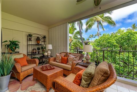 This iconic beachfront property has long been the definition of island paradise that offers easy and close access to shopping, dining, freeways, Waikiki, and everything that defines a great Hawaiian lifestyle! Enjoy the Hawaiian dream in this spaciou...