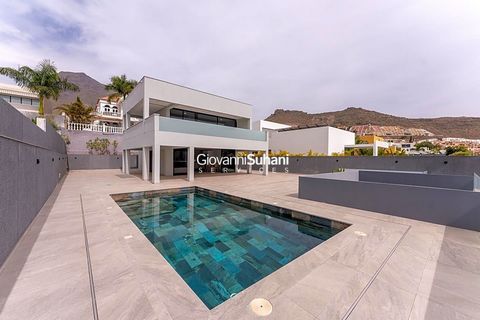 Welcome to this spectacular villa for sale in the prestigious area of Madroñal in the south of Tenerife! This stunning property offers a lifestyle of luxury and comfort, with a wide range of features that make it unique. On the ground floor, you will...