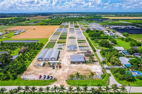 DER DEAL SCHEITERTE. PROFITIEREN SIE VON DIESER VON DER LANDWIRTSCHAFT BEFREITEN 24 HEKTAR GROSSEN PARZELLE IN PRIME REDLAND (2 FOLIANTEN, A 14 UND A 10). 3,2 MIO. IST DIE ENDGÜLTIGE ZAHL, 1,2 MIO. ANZAHLUNG DER VERKÄUFER WIRD 2 MIO. ZU EINEM KGV VON...