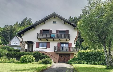 HAUS IN THANN - WOHNGEBIET - VOLUMEN Auf den Höhen des Wohngebiets bieten wir Ihnen dieses schöne Anwesen von ca. 200 m2 Wohnfläche auf einem Grundstück von ca. 11 Ar mit atemberaubender Aussicht. Im Erdgeschoss finden Sie einen Eingang, ein Badezimm...