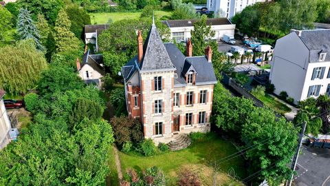 Gelegen in de buurt van het stadscentrum van Nevers, combineert deze prachtige residentie genaamd 