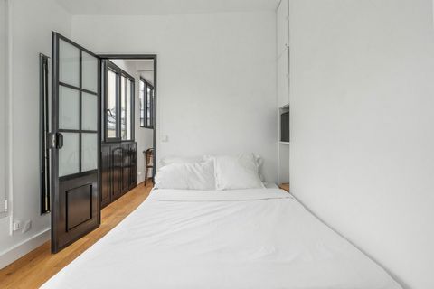 Bienvenue dans votre nouvelle maison au cœur de Paris! Ce loft récemment rénové, situé au 5ème étage d'un charmant immeuble de la rue Chapon, offre un mélange parfait de confort moderne et de charme parisien. Avec son abondance de lumière naturelle, ...