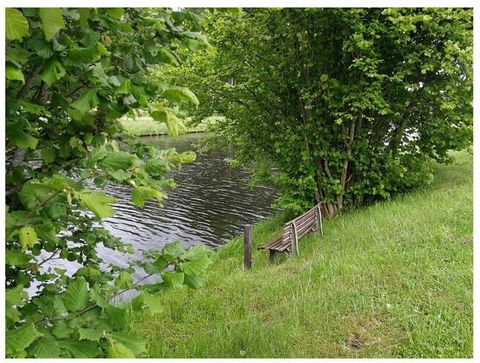 Unsere Unterkunft bietet beste Voraussetzungen für angenehme Ruhe und Entspannung in Nähe der Nordseeküste. Sie können im hochwertigen Whirlpool mit Blick in den Garten oder in der Sauna abschalten. Das Haus ist umgeben von einer Rhododendronhecke, d...