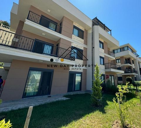 EXCLUSIVE SEMI-DETACHED HOUSE IN ALANYA/KARGICAK – LUXURY AND COMFORT AT AN AFFORDABLE PRICE This impressive three-storey villa in Alanya/Kargicak offers you the highest level of living comfort on a meeting area of 400 m² and a usable area of 300 m² ...