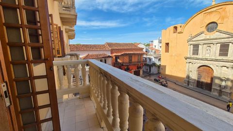 Bel appartement à vendre dans le centre historique et fortifié de Carthagène des Indes, a une vue majestueuse sur l’emblématique Plaza de Santo Domingo et l’église de Santo Domingo, L’appartement a une superficie de 81 mts2, 1 grande chambre avec bal...