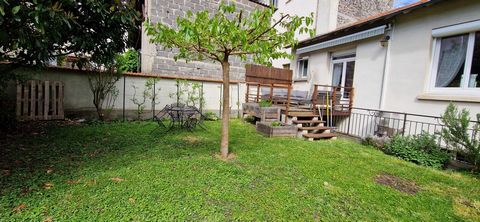 Maison de ville des années 50 avec jardin - La maison bénéficie du charme de l'ancien - salon avec bow-window - cuisine dînatoire, 3 chambres - salle de bains et salle d'eau - 2 WC séparés - Buanderie et garage. Terrasse avec store motorisé - Jardin ...