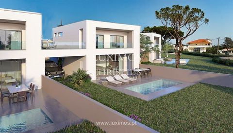 Fantastische Luxusvilla mit 3 Schlafzimmern in der neuen privaten Wohnanlage Oliveiras Residence in Quarteira , im prestigeträchtigen Goldenen Dreieck der Algarve . Diese geräumige Villa ist über 2 geräumige und helle Etagen verteilt. Das Erdgeschoss...