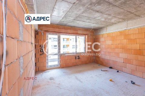 Apartamento de dos dormitorios, íntegramente sureño, en un edificio residencial de nueva construcción. Consta de un salón comedor con cocina americana, dos dormitorios, un baño con aseo, un pasillo y dos terrazas. El apartamento se emite terminado de...