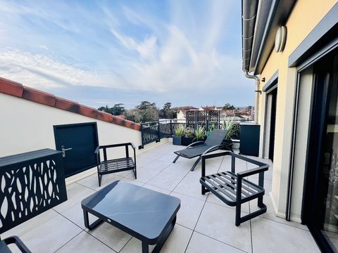 Heart of the City, exceptional T3 apartment with life annuity occupies. Treat yourself to a haven of peace in the city center of Albi, a UNESCO world heritage site, with this exceptional apartment on the top floor of 97m² with its two terraces and ga...