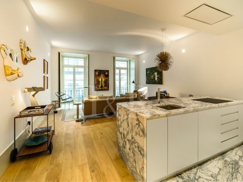 Excellent appartement de 2 pièces avec 106 m2, situé dans le programme immobilier Alure. Cet appartement dispose d'un large hall d'entrée, d'une chambre en suite, avec placards, d'un salon spacieux de près de 30 m2, d'une cuisine ouverte sur le salon...