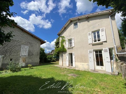 Nouveauté à VOIRON 38500 ! Maison ancienne pleine de charme de 140 m2 avec dépendance sur terrain d'environ 600 m2. Proche du nouvel hôpital de Voiron dans un quartier ancien et calme avec vue sur les montagnes. Le rdc se compose d'une cuisine, d'un ...