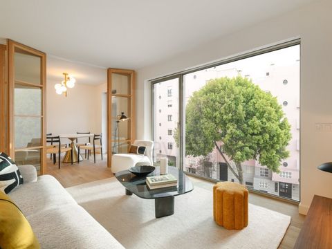 O'Living Apartamento T2 com 97,90m², 7,3m² de varandas e um lugar de garagem. Um novo conceito de bairro iluminado pela luz daquela que é apelidada da cidade das '7 colinas': assim podemos definir o O'Living, um projeto ímpar localizado na zona orien...