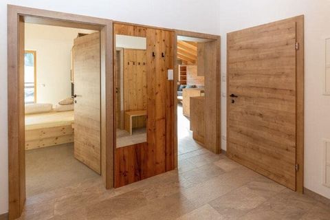 Este apartamento totalmente equipado en Kleinarl, en las afueras del Parque Nacional Hohe Tauern, le conquistará con su moderno mobiliario de madera y su amplia sala de estar, cocina y comedor. ¡Ideal para familias y grupos de amigos! Kleinarl se enc...