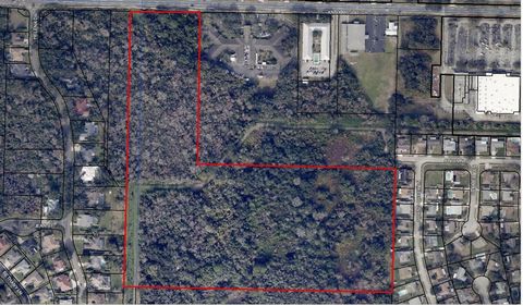 Plus de 26 acres de terrain vacant pour le développement résidentiel ou multifamilial à Titusville, dans le comté de Brevard, sur la Space Coast. La région connaît une croissance considérable en raison de la proximité des plages, des rivières et du c...