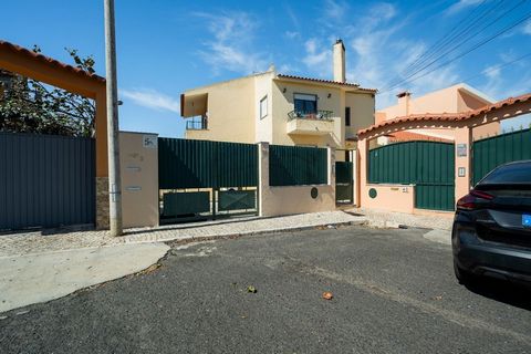 Description HOUSE FLOOR We arrived in Cascais more specifically in São Domingos de Rana, Tires and we found this apartment full of potential and space with a closed garage and a cellar with storage room. Located in a quiet and almost exclusive street...