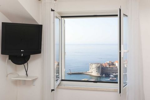 Apartments Isabora feature self-catering accommodation located just 270 m from the Old Town. All units are equipped with WiFi, air conditioning, and cable TV. Guests will have access to a shared roofed terrace that offers a beautiful sea view and his...