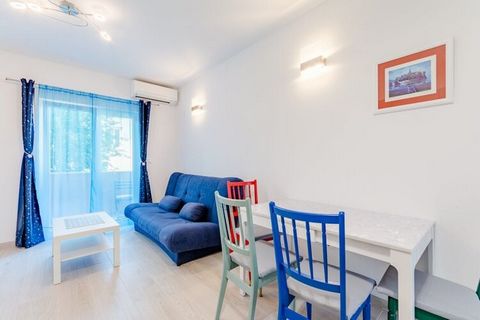 Apartment Karlo is self-catering accommodation located in Kaštel Gomilica, near historic Split. Luggage storage is  possible prior check in and after check out, so you can explore the place a little more before your departure.  Free private parking o...