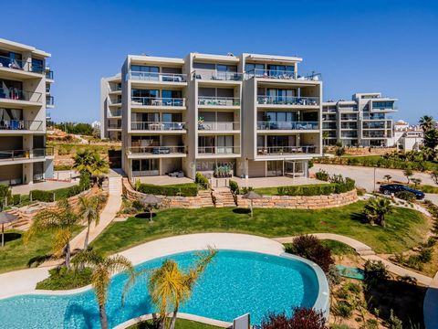 Apartment with 3 bedrooms inserted in the Oasis Mar Condominium. A Private Condominium of Contemporary Architecture, Bold and Innovative and, very safe, located in Praia dos 3 Castelos. It is located on the 1st floor and comprises: Entrance Hall, Ope...