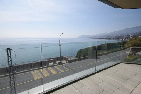 Nur einen Steinwurf vom Meer entfernt, eingebettet wie ein Diamant in üppigem Grün im östlichen Bereich von Sanremo, bieten wir eine neue Wohnanlage mit 30 LUXURIÖSEN Apartments in privilegierter Lage mit Blick auf das Meer, die mit dem Radweg und de...