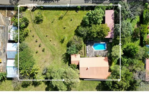 Huis met 4 slaapkamers te koop in La Garita de Alajuela - Topwoning met zwembad en tuinen Ontdek dit opmerkelijke huis te koop in de gewilde regio La Garita de Alajuela. Met een royaal perceel van 0,64 hectare (2575 m2) en een goed ontworpen construc...