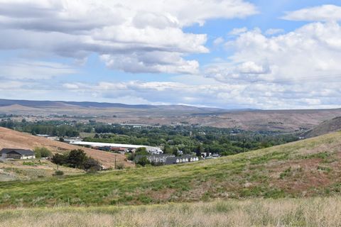 Don't miss the opportunity to own this 37 acre property located just North of the junction of Hwy 12 and I-82 bordering the Selah city limits in beautiful Central Washington. The subject property is in Yakima County and is in the Code for the R-1 Zon...