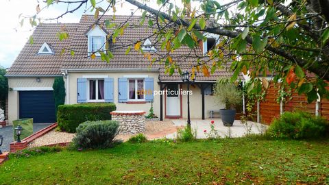 Pavillon de plain-pied idéal pour une grande famille dans secteur résidentiel avec de beaux volumes habitation comprenant : une vaste entrée donnant sur un salon séjour avec cheminée insert d'environ 36m2, cuisine séparée aménagée et équipée , couloi...